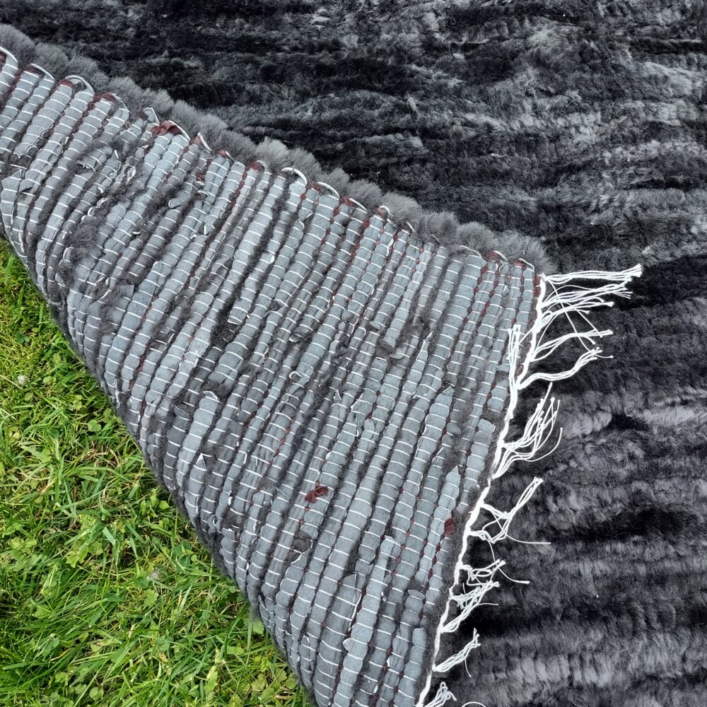 Bedspread Woven Sheepskin Rug Dark Graphite Carpets and bedspreads Producent owczych skór dekoracyjnych | Tannery Sheepskin | KalSkór 6
