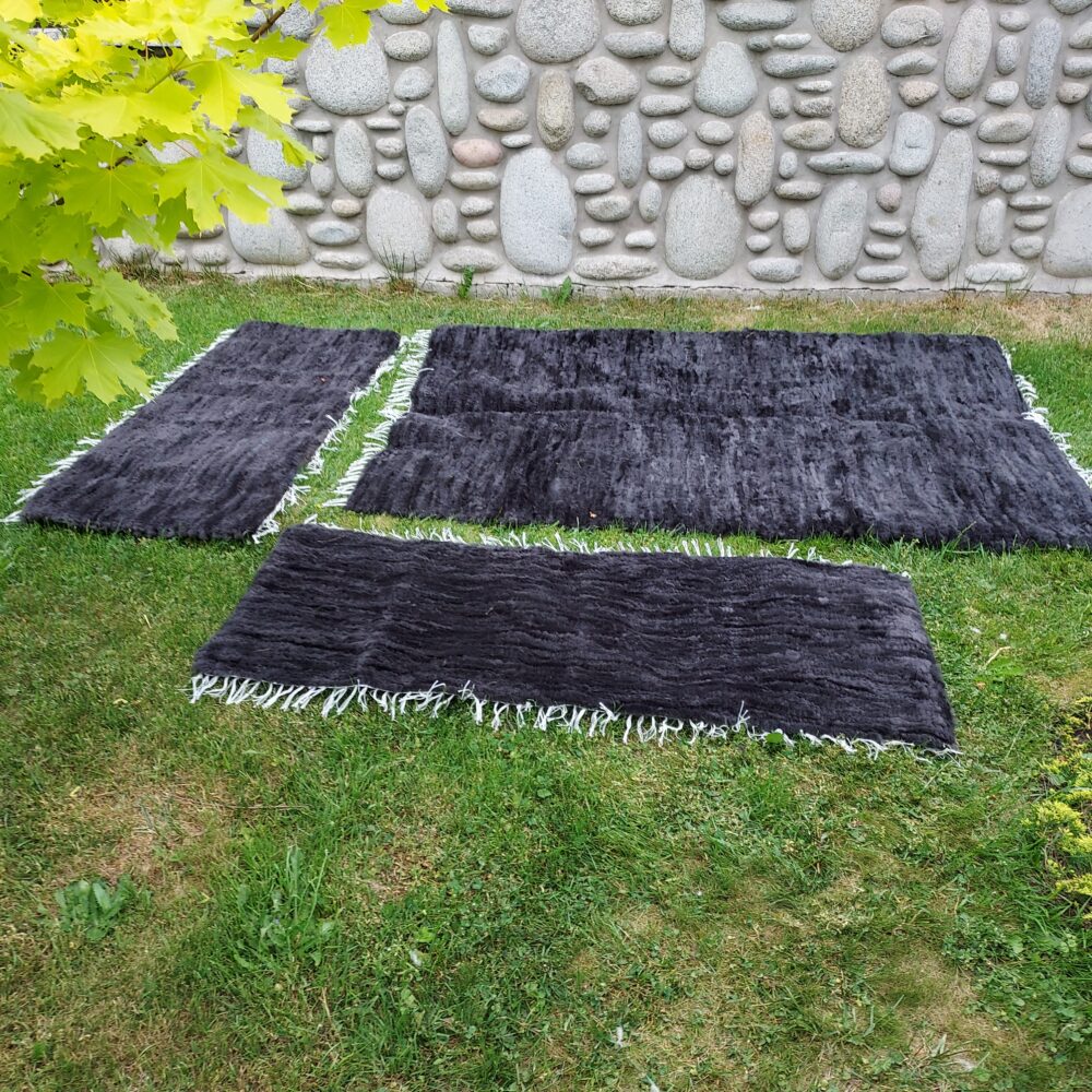 Set of Sheepskin Wraps, Graphite Carpets and bedspreads Producent owczych skór dekoracyjnych | Tannery Sheepskin | KalSkór 4