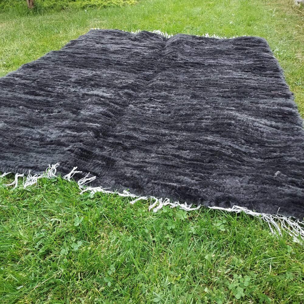 Bedspread Woven Sheepskin Rug Dark Graphite Carpets and bedspreads Producent owczych skór dekoracyjnych | Tannery Sheepskin | KalSkór 4