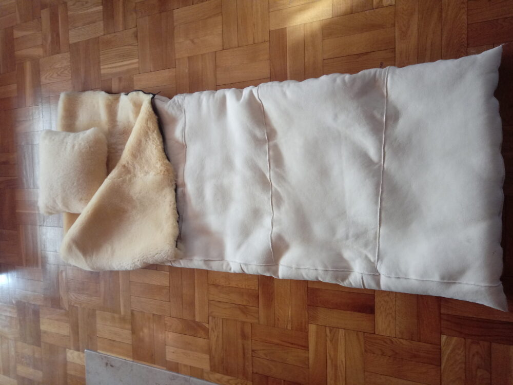 Relugan Natural Sheepskin Sleeping Bag + Pillow Health zones Producent owczych skór dekoracyjnych | Tannery Sheepskin | KalSkór 8
