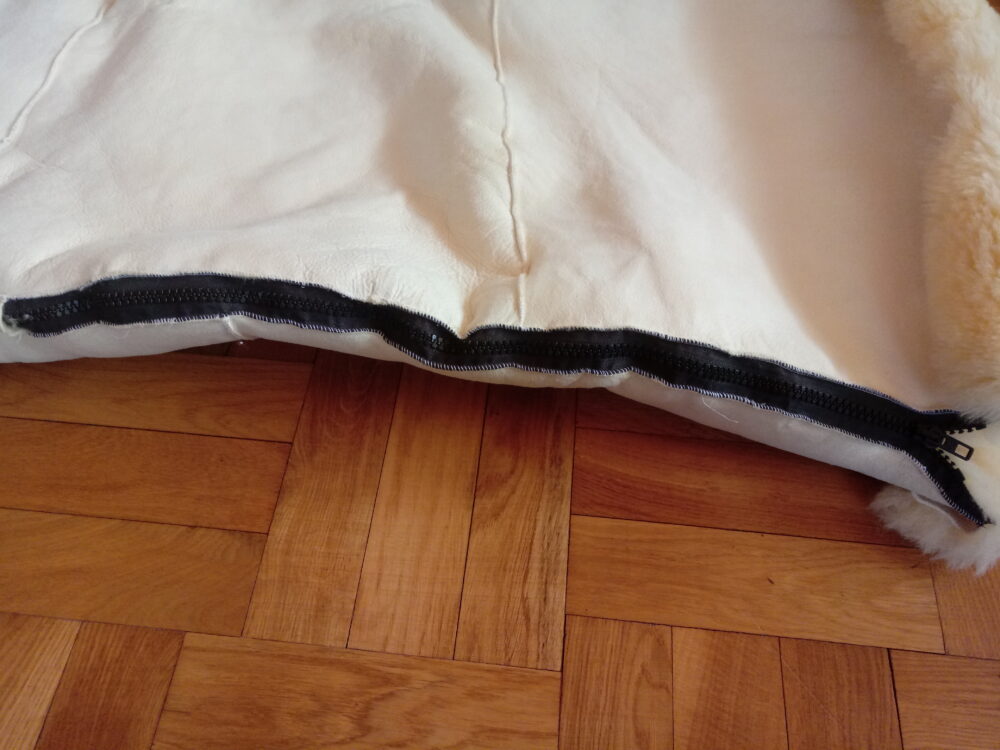 Relugan Natural Sheepskin Sleeping Bag + Pillow Health zones Producent owczych skór dekoracyjnych | Tannery Sheepskin | KalSkór 3