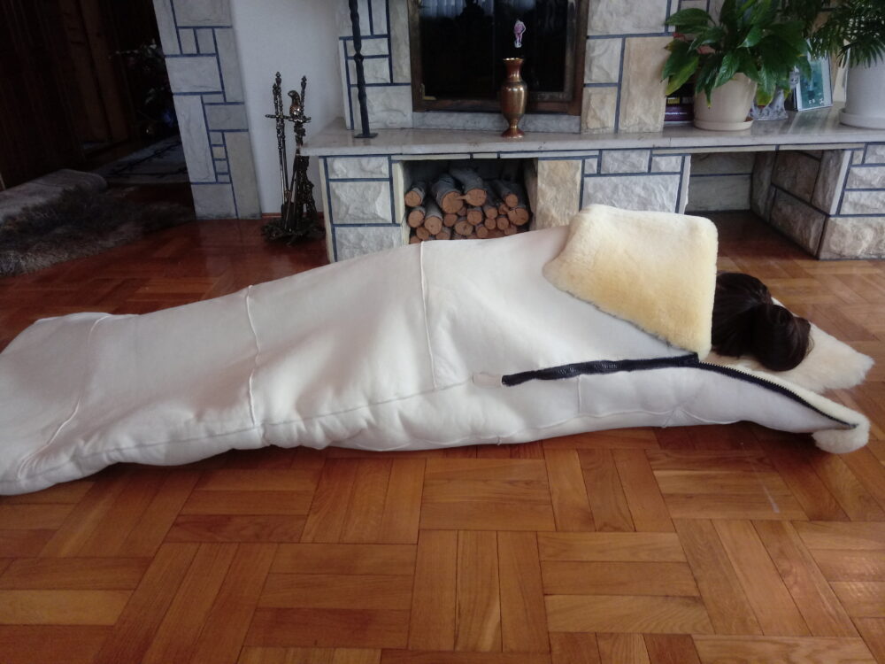 Relugan Natural Sheepskin Sleeping Bag + Pillow Health zones Producent owczych skór dekoracyjnych | Tannery Sheepskin | KalSkór 2