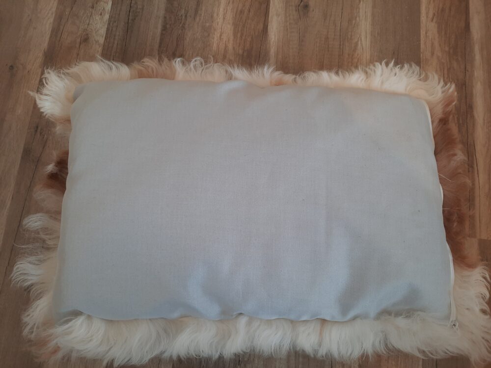 Sheepskin pillow Tibetan (Mongolian) pillows Producent owczych skór dekoracyjnych | Tannery Sheepskin | KalSkór 3