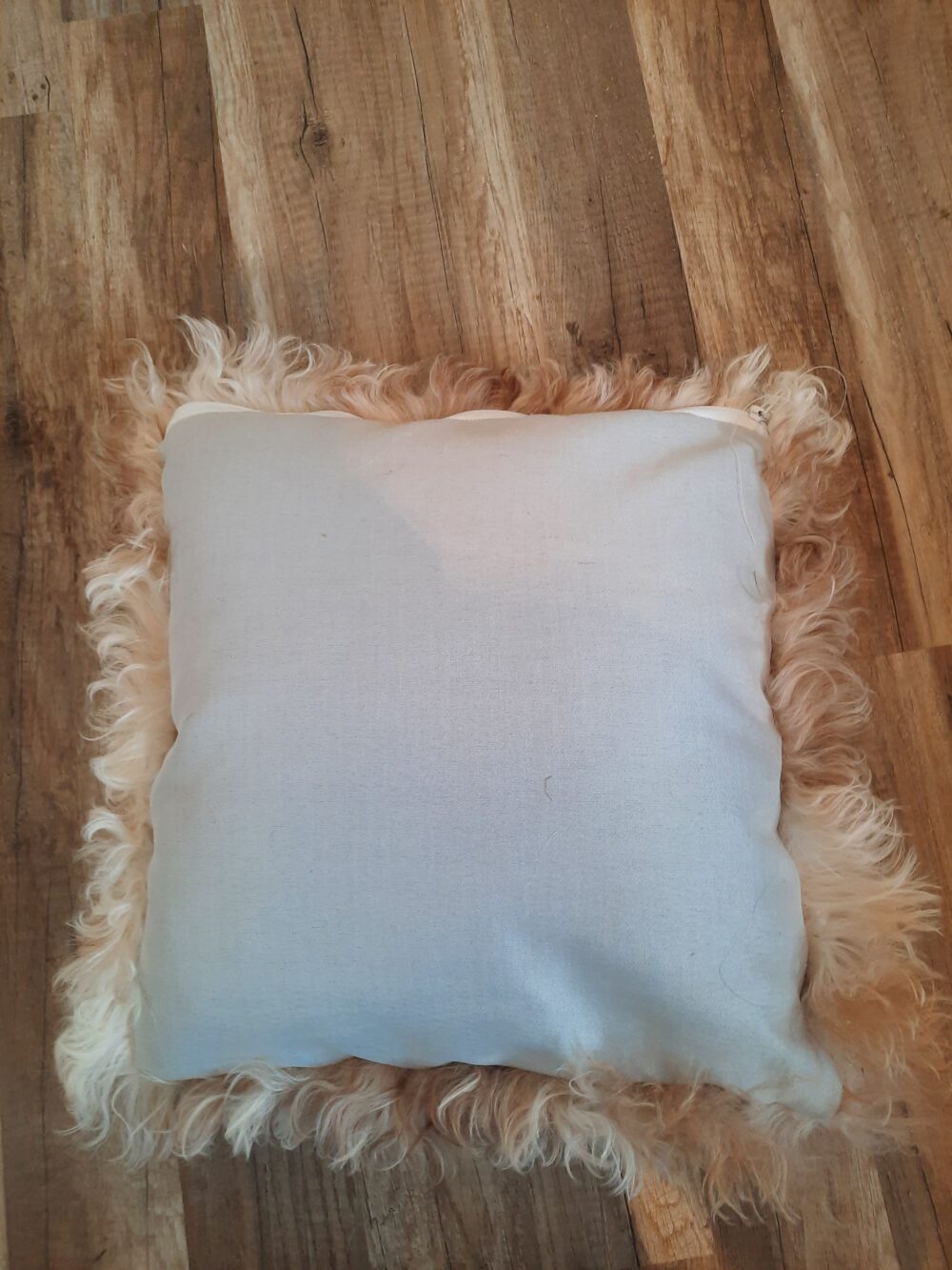 Sheepskin pillow Tibetan (Mongolian) pillows Producent owczych skór dekoracyjnych | Tannery Sheepskin | KalSkór 6