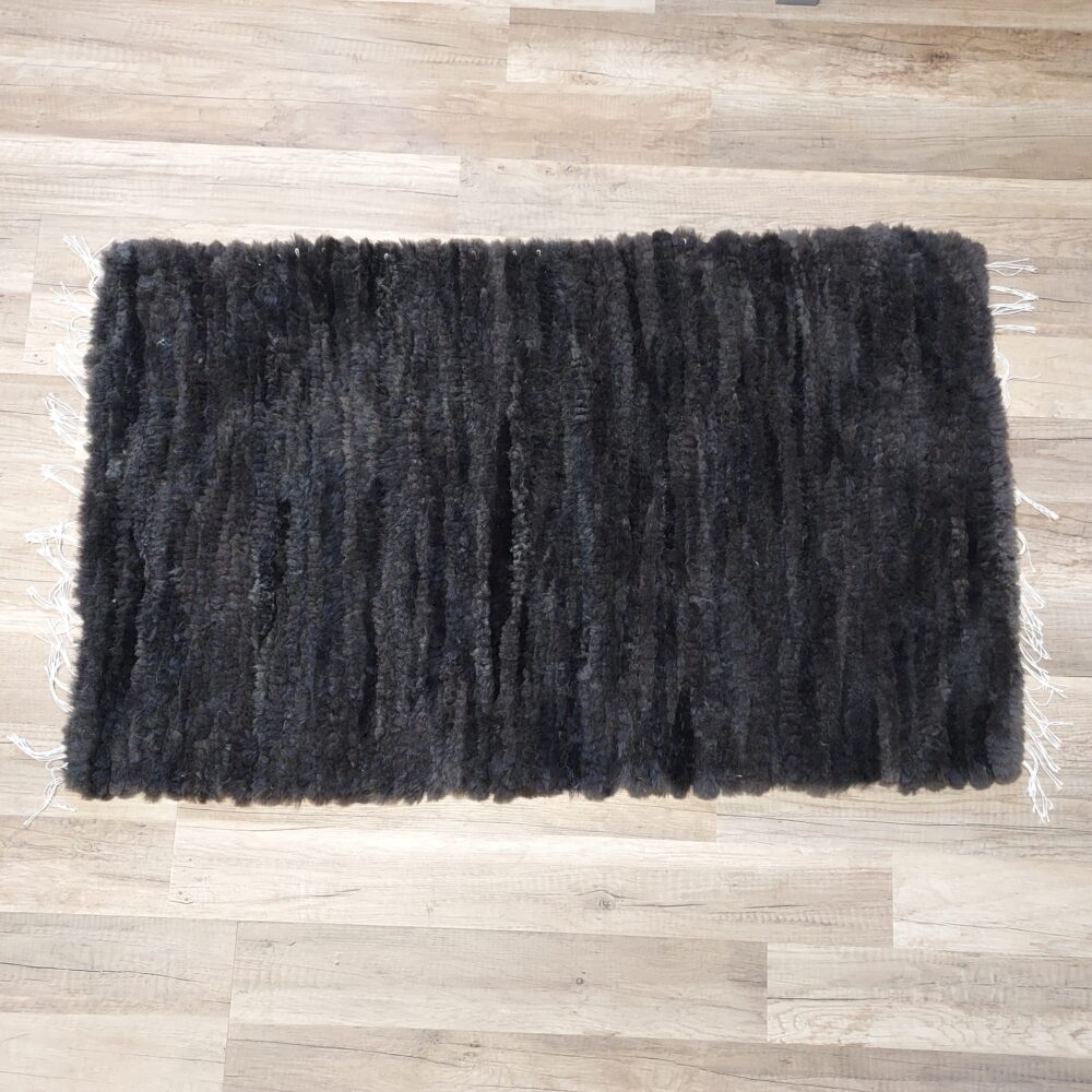 Handmade Woven Sheepskin graphite Carpets and bedspreads Producent owczych skór dekoracyjnych | Tannery Sheepskin | KalSkór 3