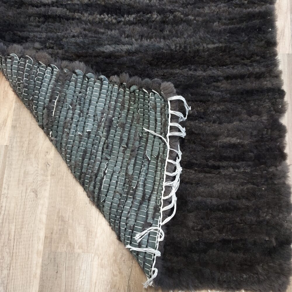 Handmade Woven Sheepskin graphite Carpets and bedspreads Producent owczych skór dekoracyjnych | Tannery Sheepskin | KalSkór 5