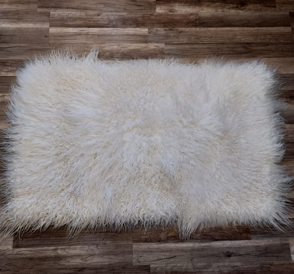 Sheepskin Rug White Island Curly Hair Carpets and bedspreads Producent owczych skór dekoracyjnych | Tannery Sheepskin | KalSkór 3