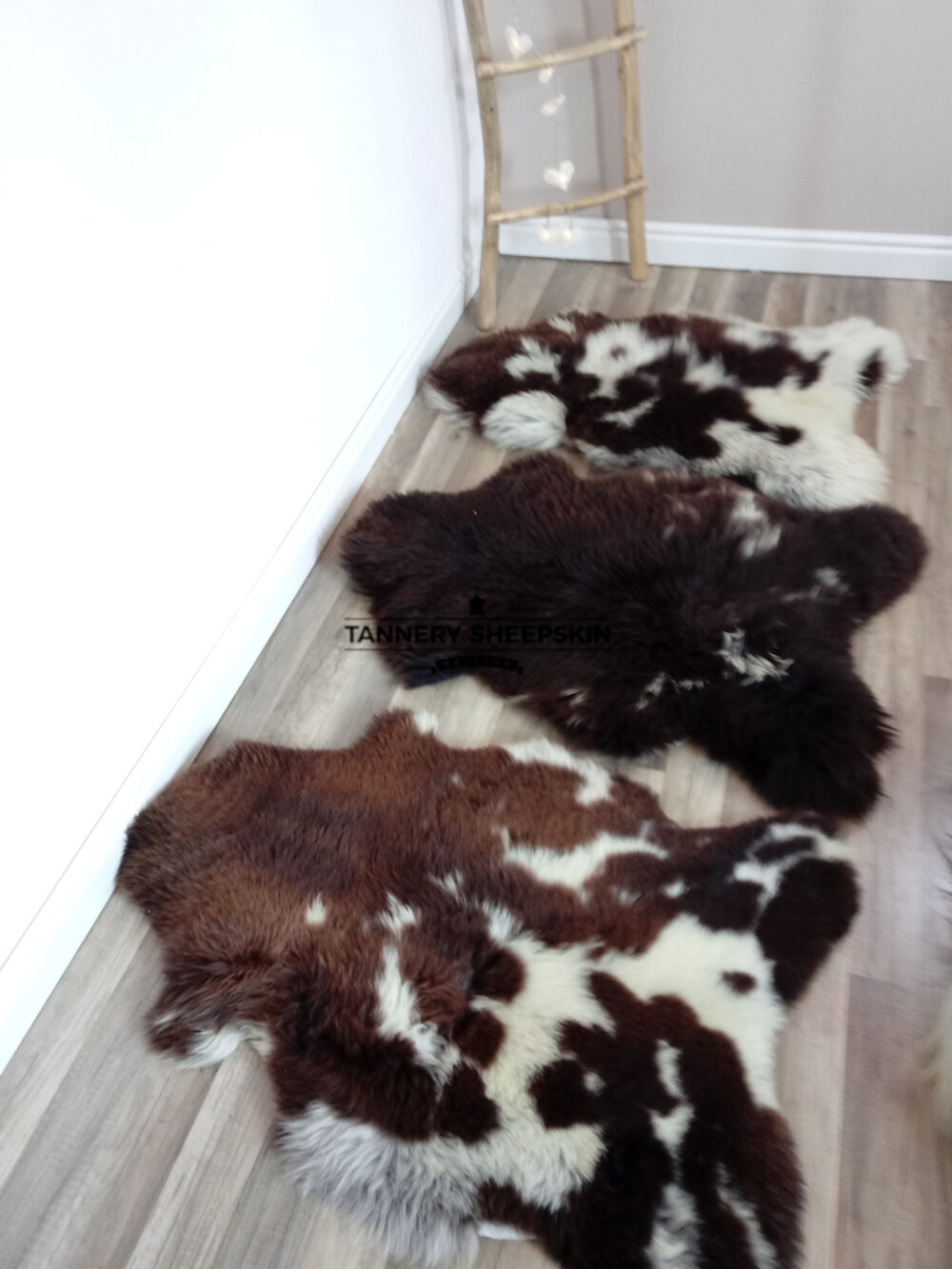 Sheepskin in natural colour patch in natural colours Producent owczych skór dekoracyjnych | Tannery Sheepskin | KalSkór 5