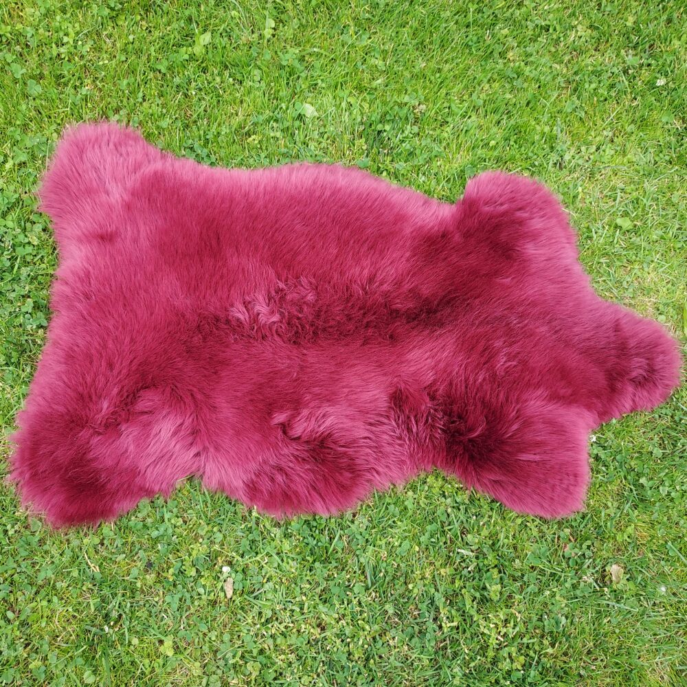 Sheepskin Dyed Red Wine Color dyed sheepskins Producent owczych skór dekoracyjnych | Tannery Sheepskin | KalSkór 5