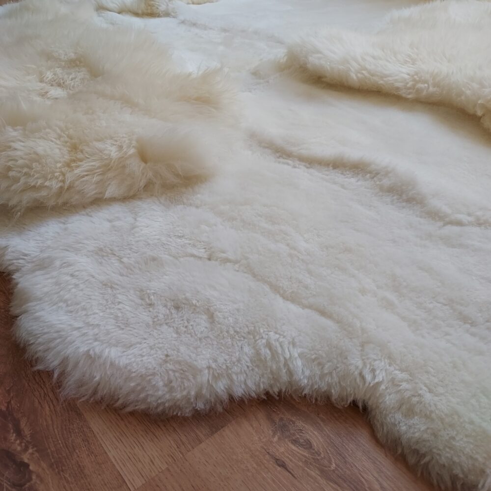 Designer Modern Natural Sheepskin Rug Carpets and bedspreads Producent owczych skór dekoracyjnych | Tannery Sheepskin | KalSkór 3