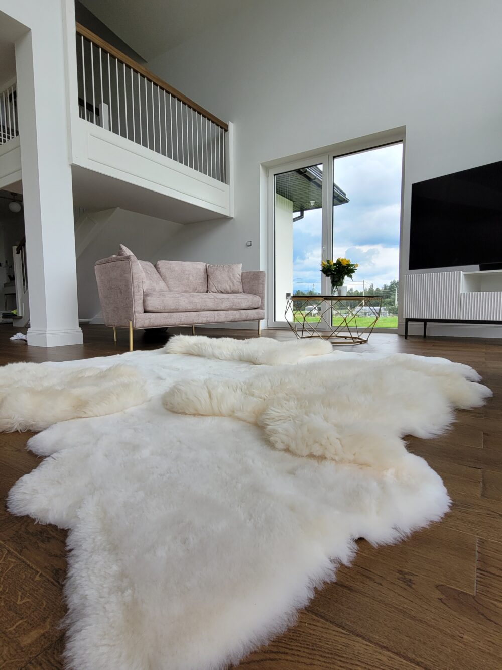 Designer Modern Natural Sheepskin Rug Carpets and bedspreads Producent owczych skór dekoracyjnych | Tannery Sheepskin | KalSkór 4