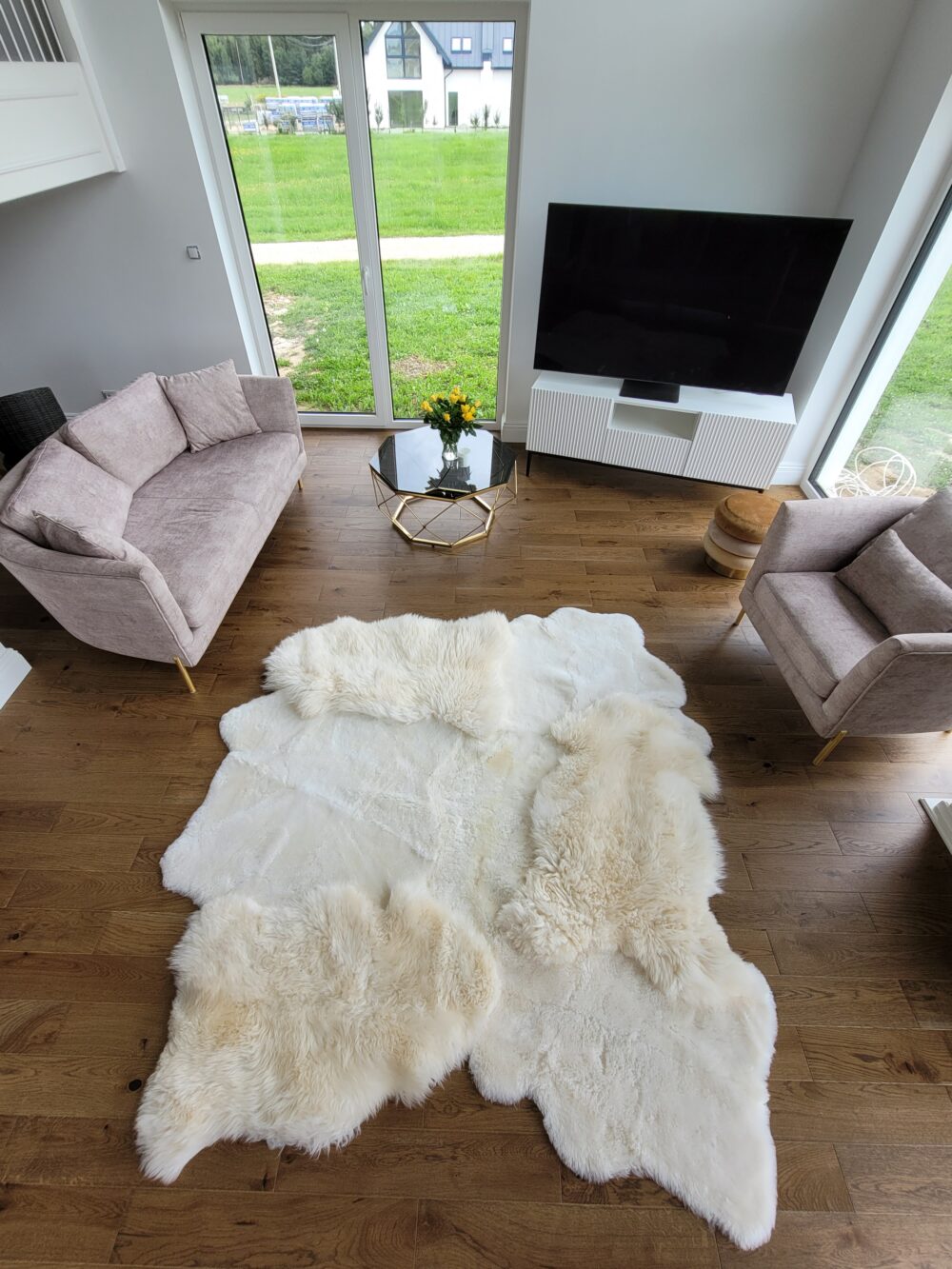 Designer Modern Natural Sheepskin Rug Carpets and bedspreads Producent owczych skór dekoracyjnych | Tannery Sheepskin | KalSkór 5