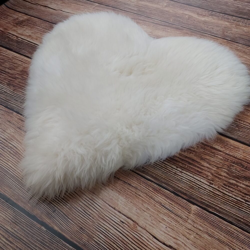 Sheepskin Natural Heart Rug Carpets and bedspreads Producent owczych skór dekoracyjnych | Tannery Sheepskin | KalSkór 7