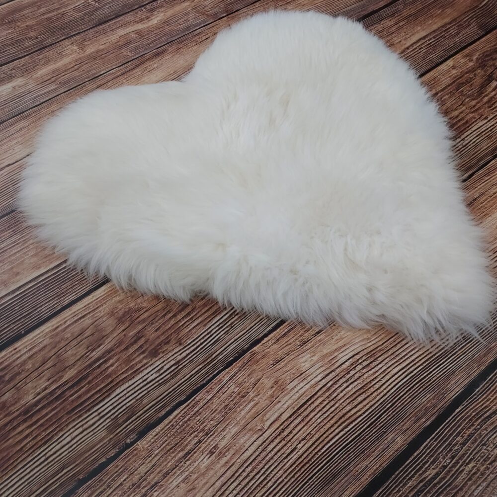Sheepskin Natural Heart Rug Carpets and bedspreads Producent owczych skór dekoracyjnych | Tannery Sheepskin | KalSkór 8