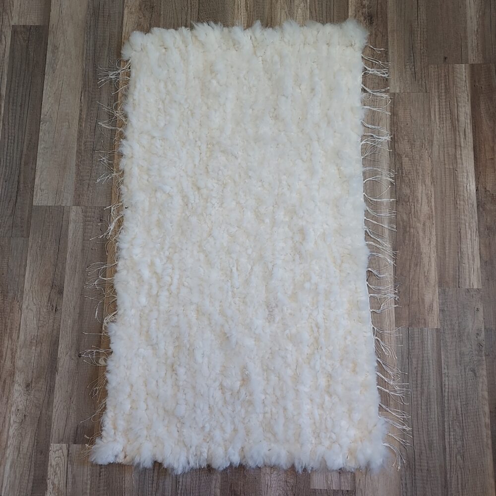 Handmade Woven Sheepskin White Carpets and bedspreads Producent owczych skór dekoracyjnych | Tannery Sheepskin | KalSkór 2