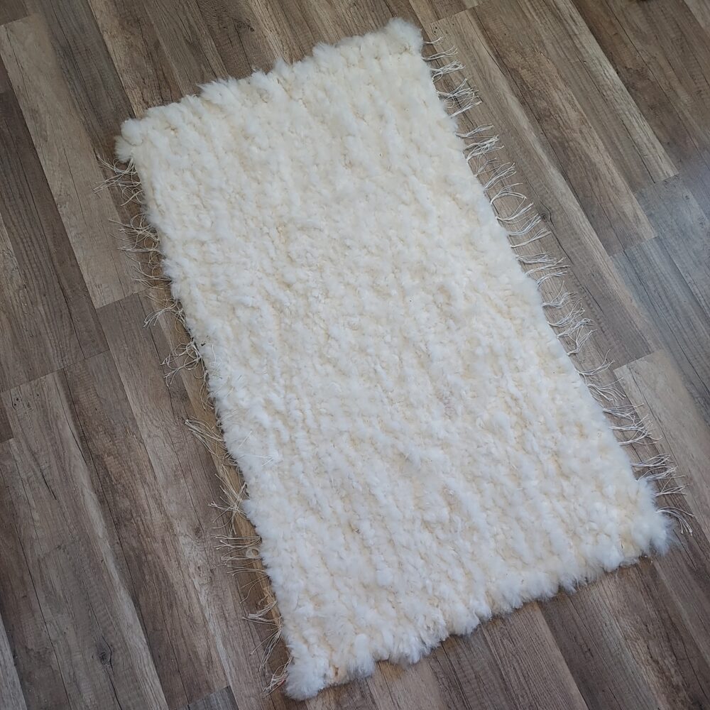 Handmade Woven Sheepskin White Carpets and bedspreads Producent owczych skór dekoracyjnych | Tannery Sheepskin | KalSkór 3