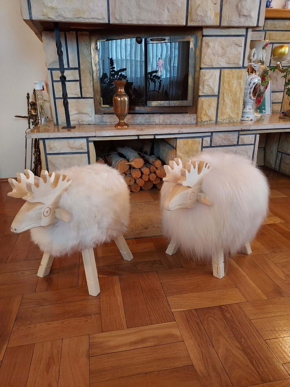 Decorative Reindeer Clad in Natural Sheepskin Decorations Producent owczych skór dekoracyjnych | Tannery Sheepskin | KalSkór 9
