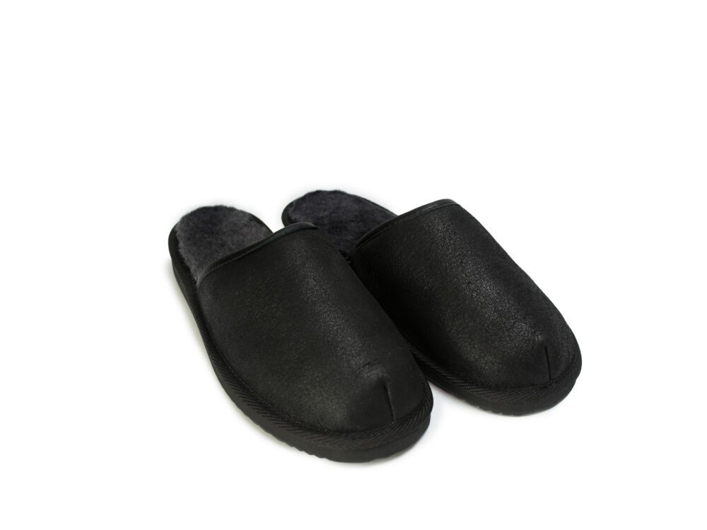 Men’s slippers Caldor Black Accessories Producent owczych skór dekoracyjnych | Tannery Sheepskin | KalSkór 2