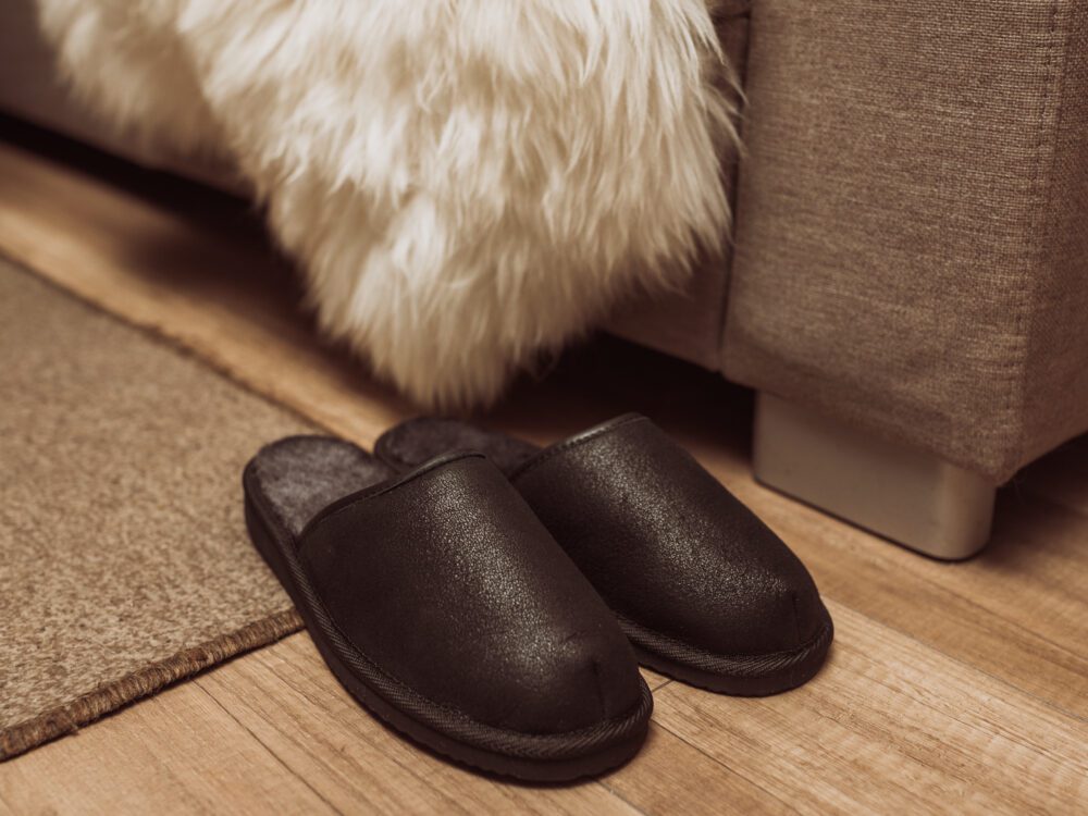 Men’s slippers Caldor Black Accessories Producent owczych skór dekoracyjnych | Tannery Sheepskin | KalSkór 7