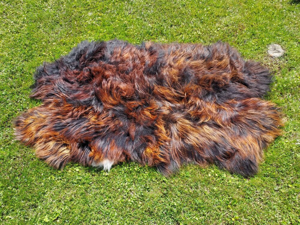 Four stitched Leather sheepskins Island Natural Fire Black Stitched sheepskins Producent owczych skór dekoracyjnych | Tannery Sheepskin | KalSkór 2