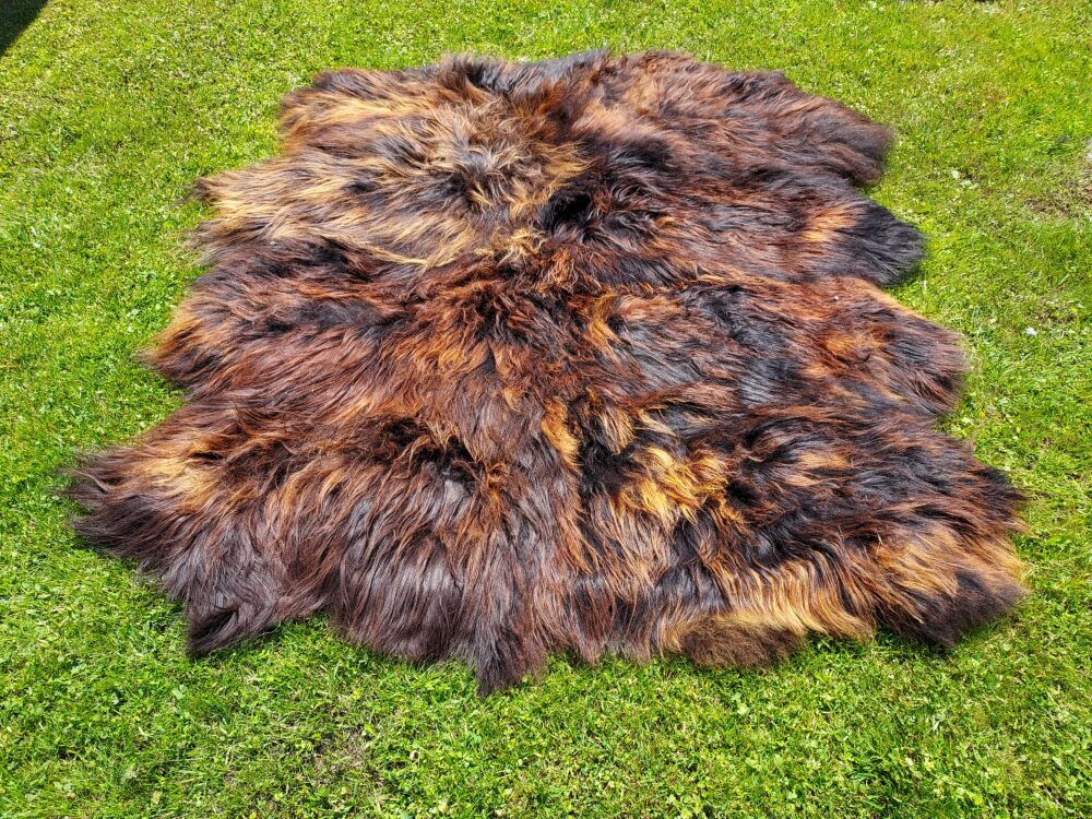 Eight stitched Leather sheepskins “Island” Natural Fire Black Stitched sheepskins Producent owczych skór dekoracyjnych | Tannery Sheepskin | KalSkór 2