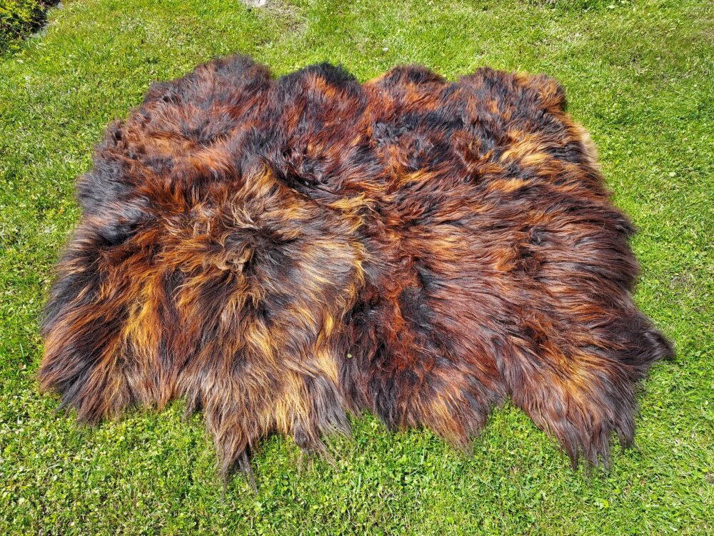 Eight stitched Leather sheepskins “Island” Natural Fire Black Stitched sheepskins Producent owczych skór dekoracyjnych | Tannery Sheepskin | KalSkór 6