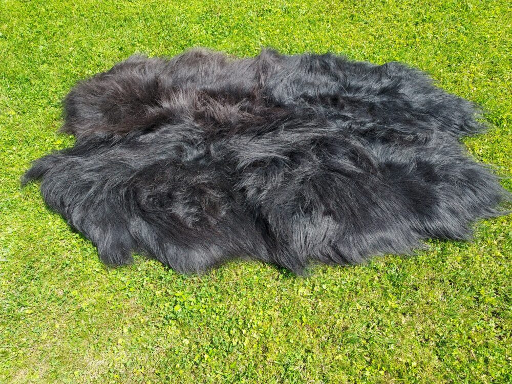 Four stitched Leather sheepskins Island Natural  Black Stitched sheepskins Producent owczych skór dekoracyjnych | Tannery Sheepskin | KalSkór 2