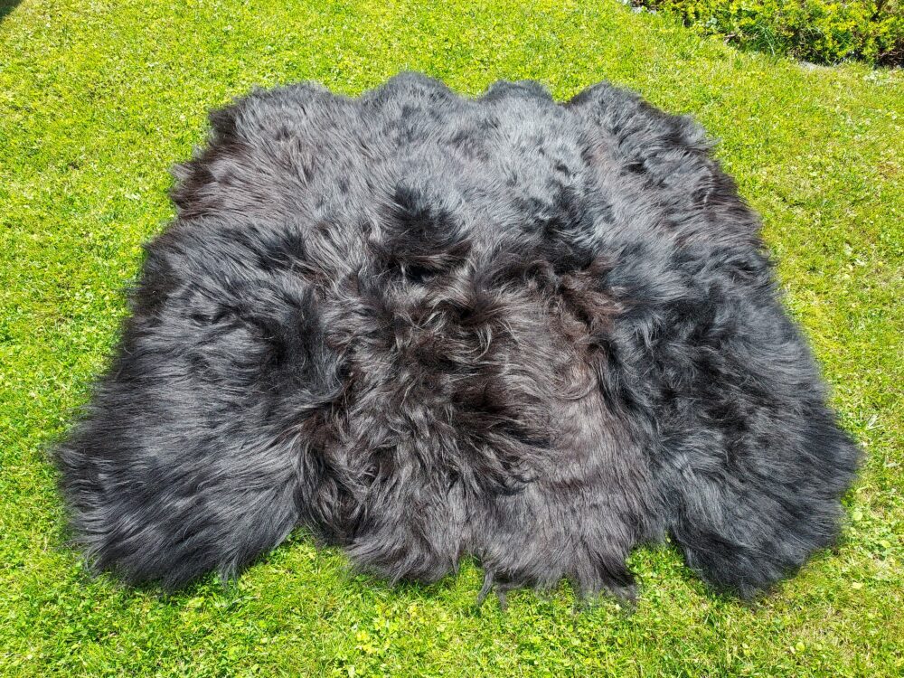 Eight stitched Leather sheepskins “Island” Natural  Black Stitched sheepskins Producent owczych skór dekoracyjnych | Tannery Sheepskin | KalSkór 3