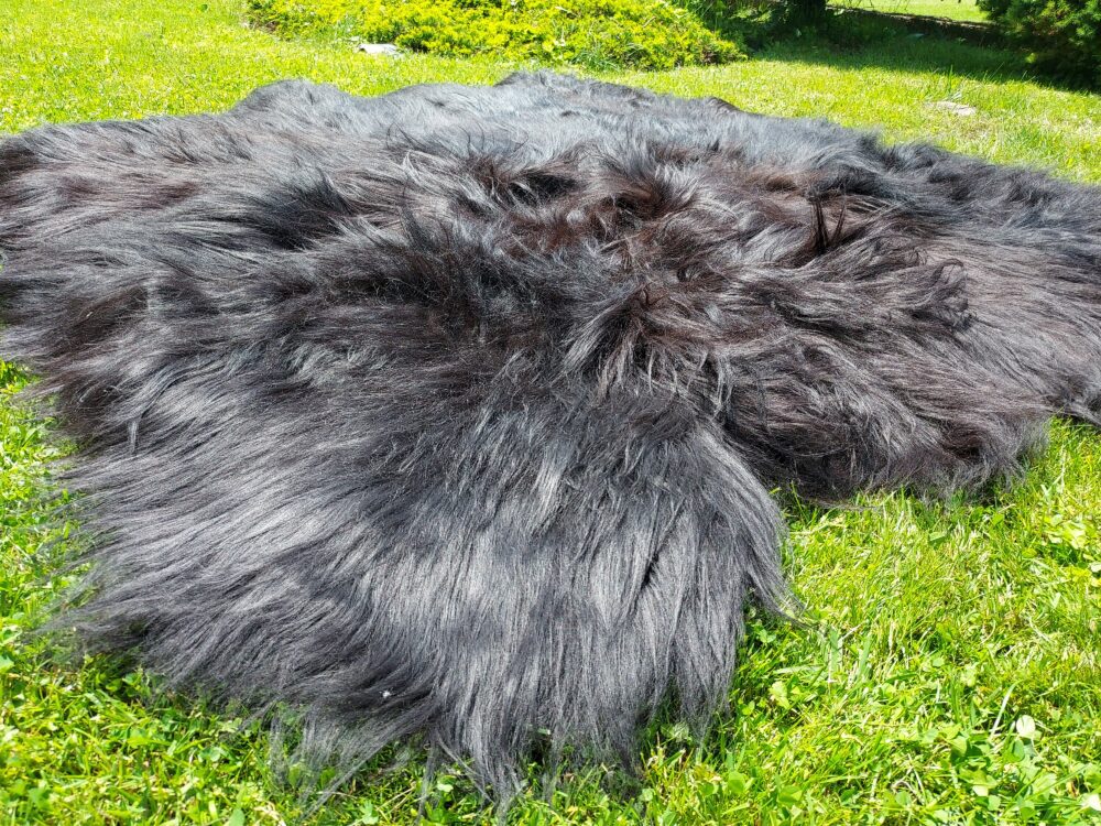 Eight stitched Leather sheepskins “Island” Natural  Black Stitched sheepskins Producent owczych skór dekoracyjnych | Tannery Sheepskin | KalSkór 4