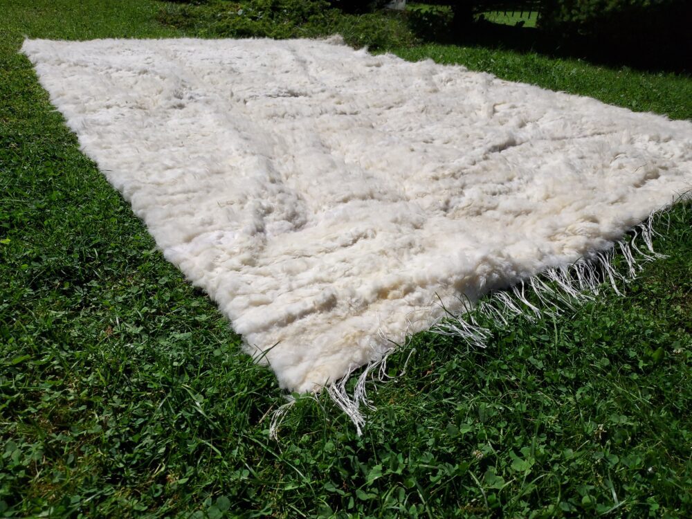 Dywan Tkany ze Skóry Owczej 300×200 Narzuta Biała Dywany i narzuty Producent owczych skór dekoracyjnych | Tannery Sheepskin | KalSkór 2