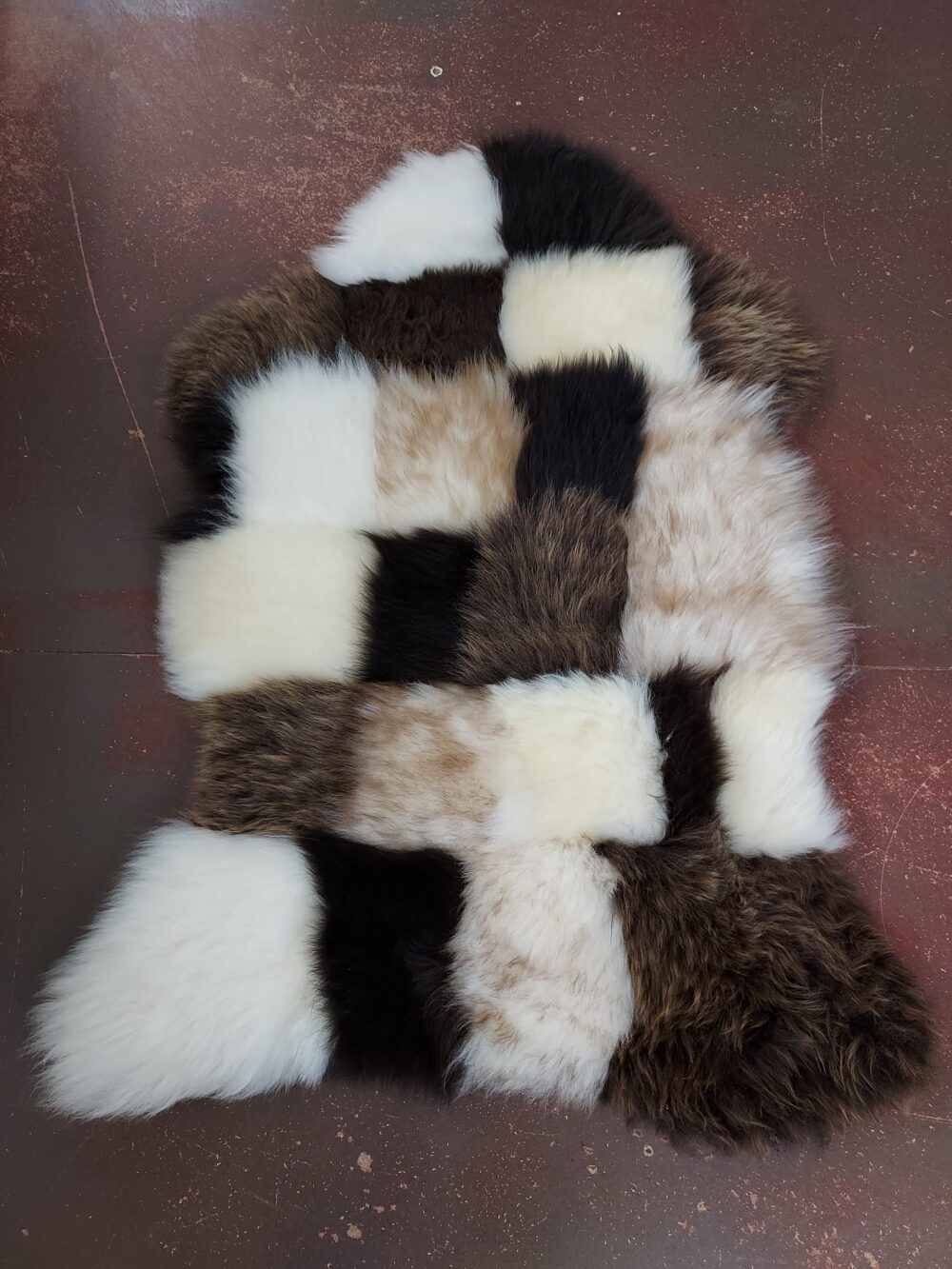 Sheepskin Natural Checkered Pattern Stitched sheepskins Producent owczych skór dekoracyjnych | Tannery Sheepskin | KalSkór 3