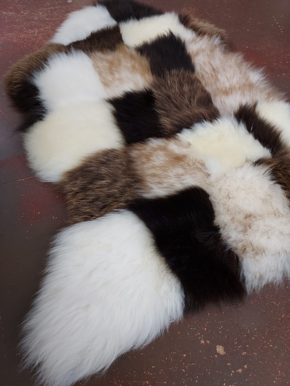 Sheepskin Natural Checkered Pattern Stitched sheepskins Producent owczych skór dekoracyjnych | Tannery Sheepskin | KalSkór 4