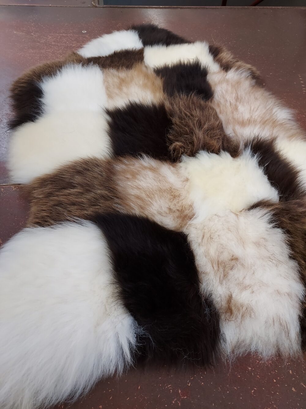 Sheepskin Natural Checkered Pattern Stitched sheepskins Producent owczych skór dekoracyjnych | Tannery Sheepskin | KalSkór 6