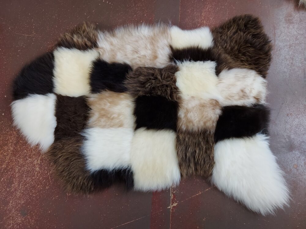 Sheepskin Natural Checkered Pattern Stitched sheepskins Producent owczych skór dekoracyjnych | Tannery Sheepskin | KalSkór 7